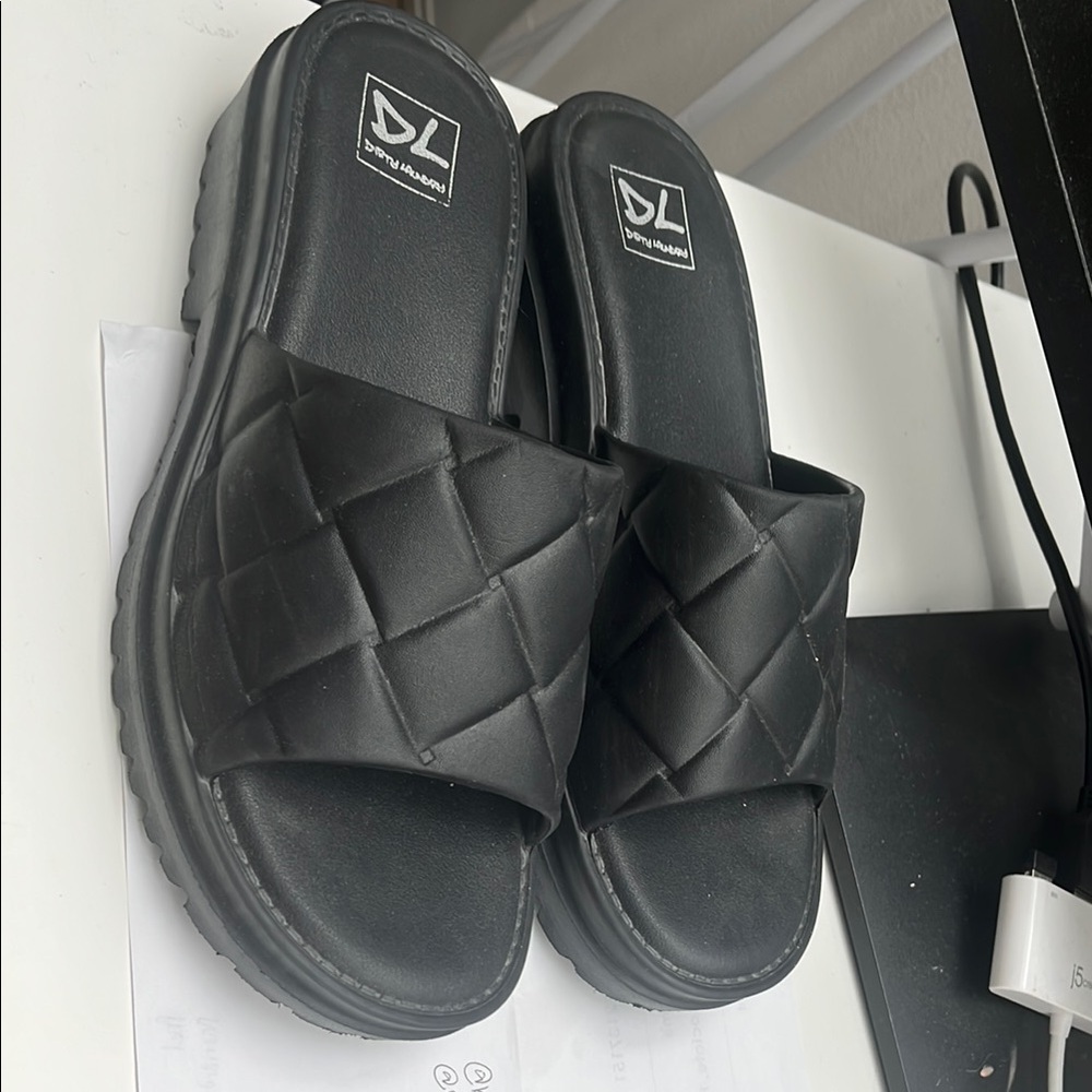 Dirty Laundry Black Quilted Sandals